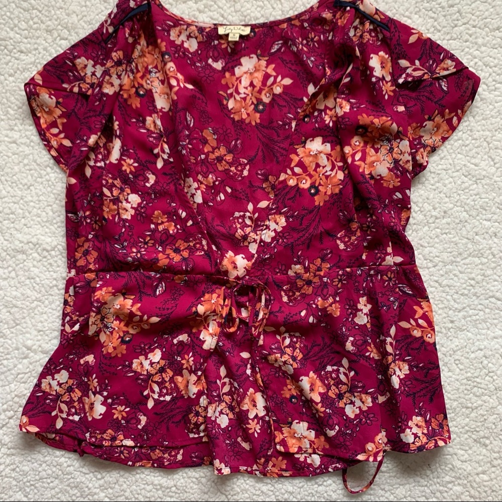 New without tags Lily White front tie blouse sz m